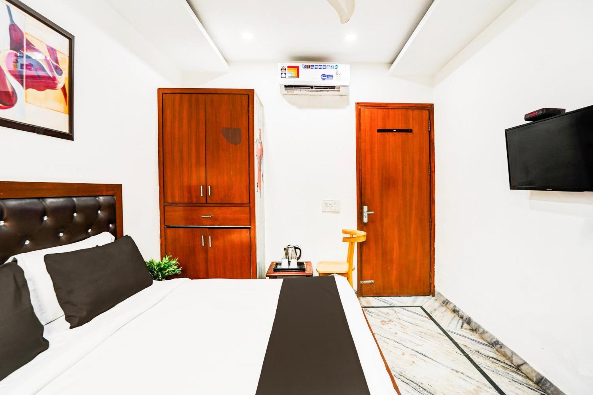 Super Collection O Sector 110 Noida Hotel Exterior photo