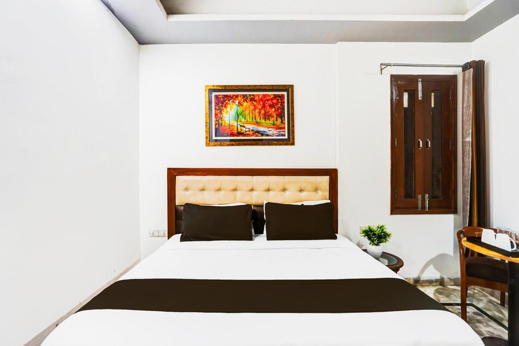 Super Collection O Sector 110 Noida Hotel Exterior photo