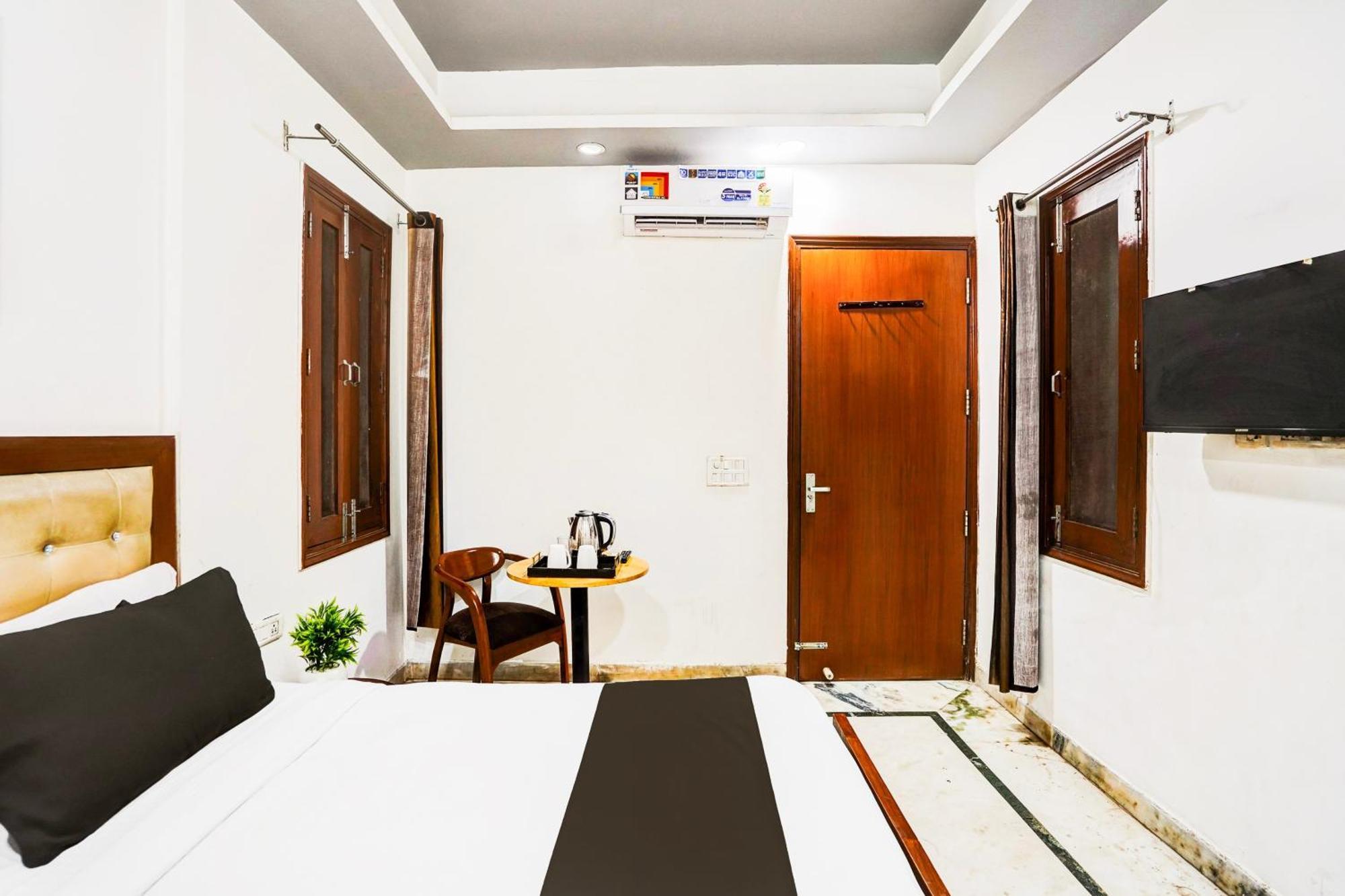 Super Collection O Sector 110 Noida Hotel Exterior photo