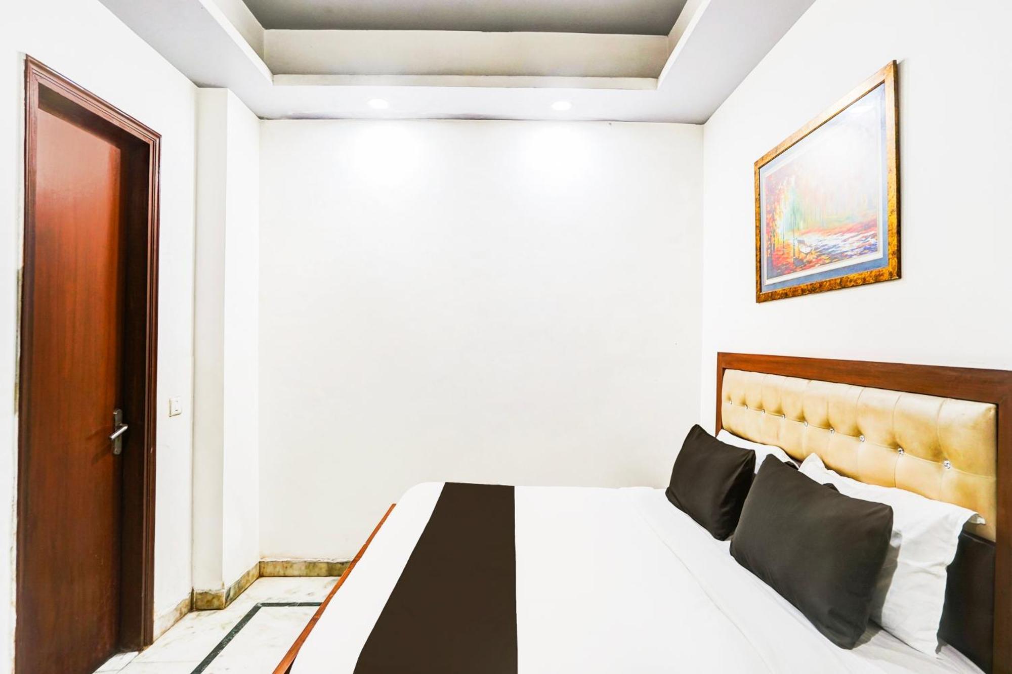 Super Collection O Sector 110 Noida Hotel Exterior photo
